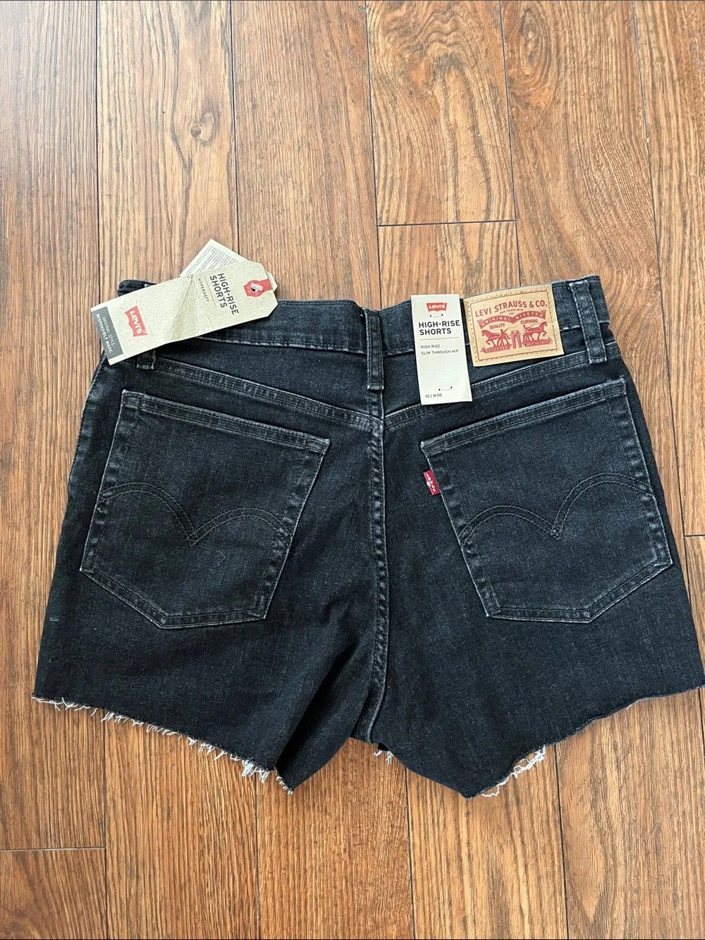 LEVIS High Rise Shorts - Picture 3 of 6